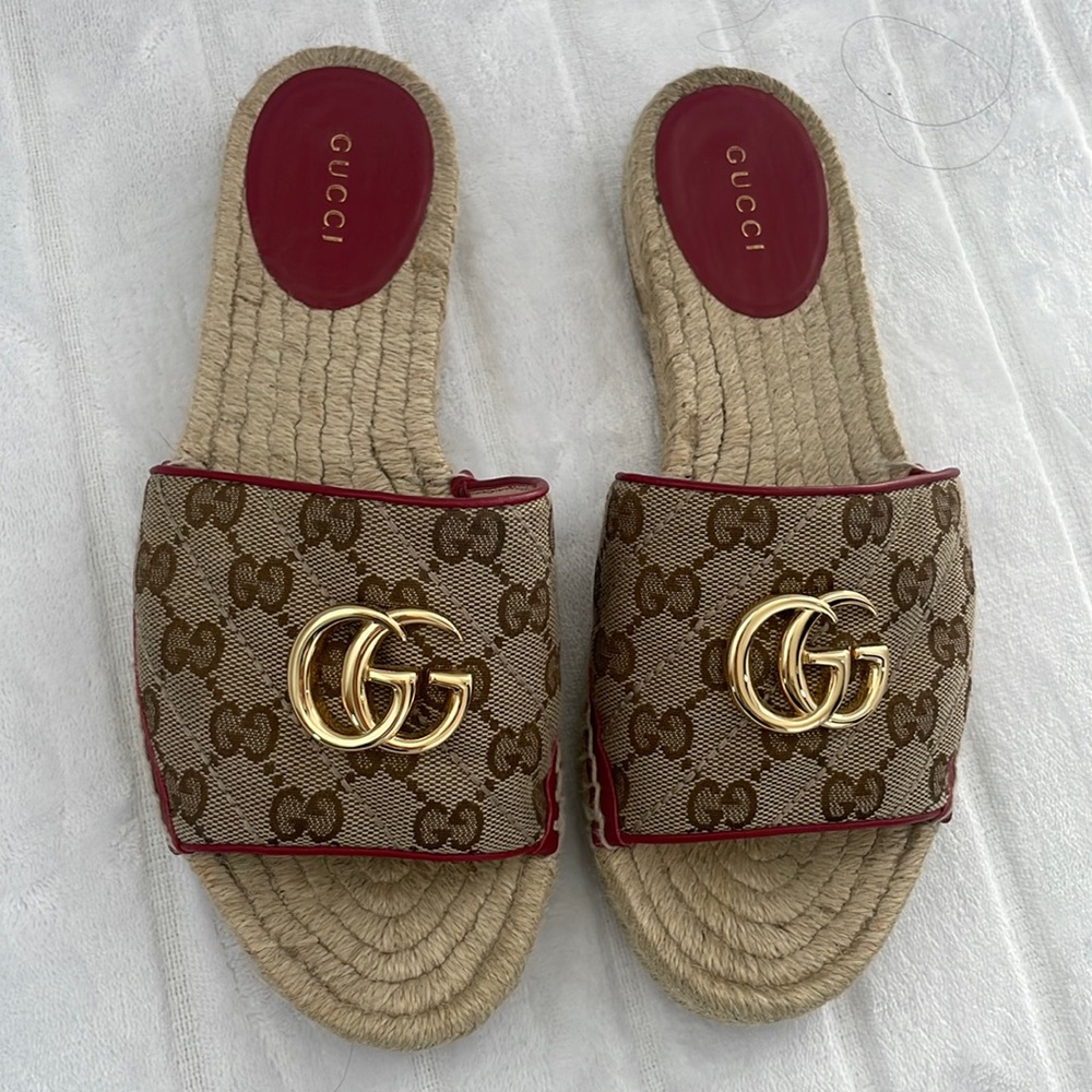 WOMEN'S GG MATELASSÉ CANVAS ESPADRILLE
SANDAL- Size 37 or 7 US -